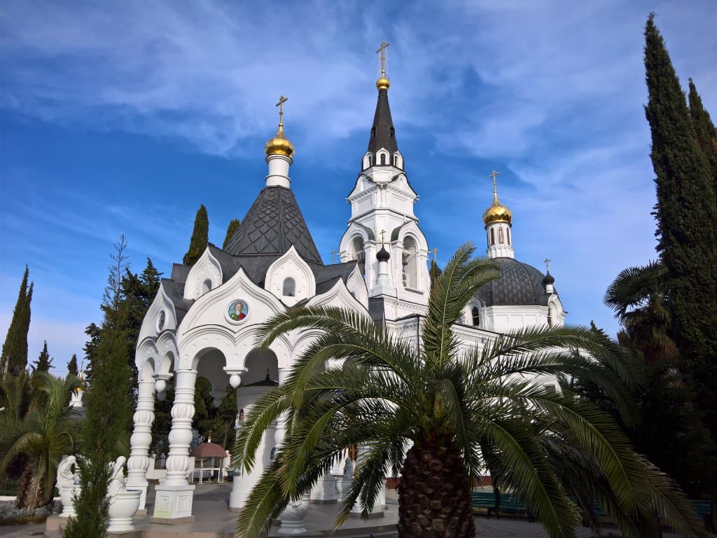 вид со стороны церквушки