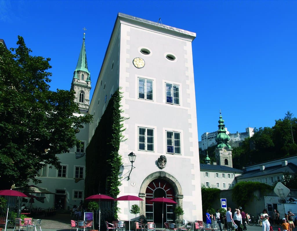 Die Fassade des Rupertinum wurde von Friedensreich Hundertwasser gestaltet.