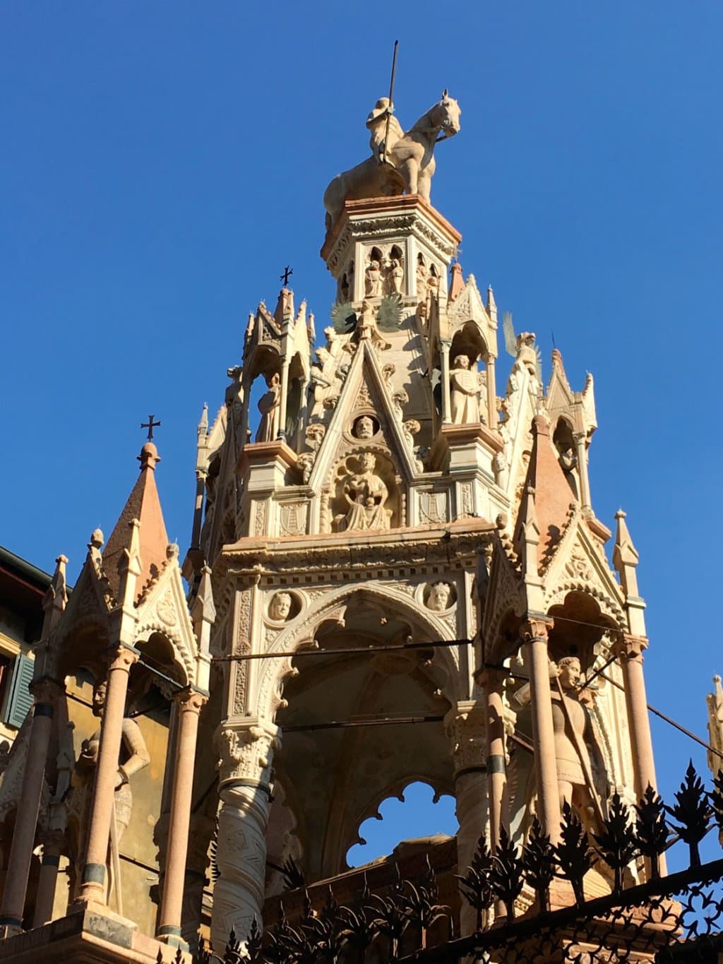 Consignorio mausoleum