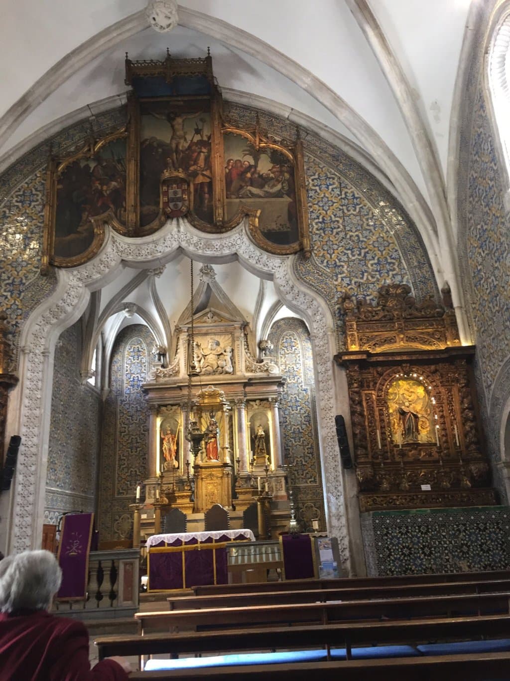 Dentro e fora da igreja N S Populo e o hospital parte nova de tratamento termais que fica atras 