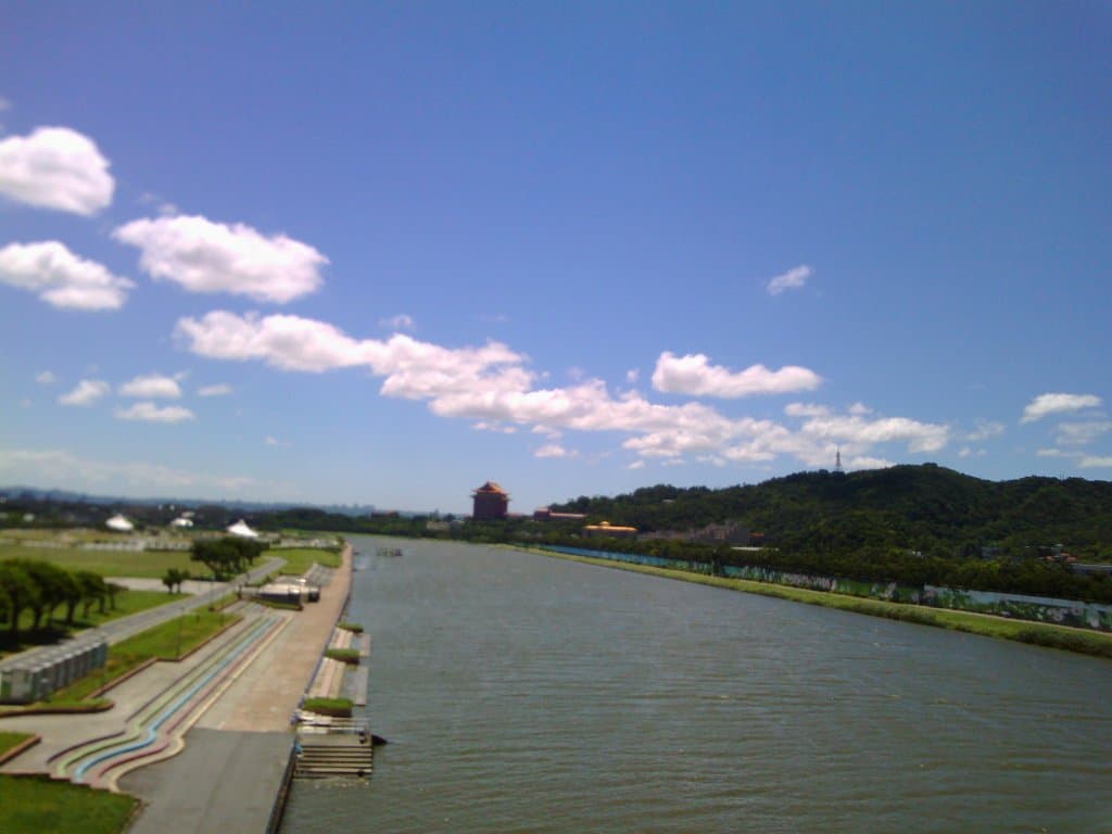 豔陽景致