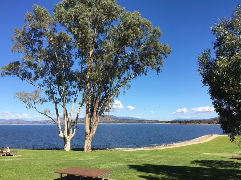 Lake Hume near weir