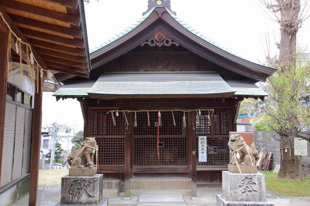 拝殿　