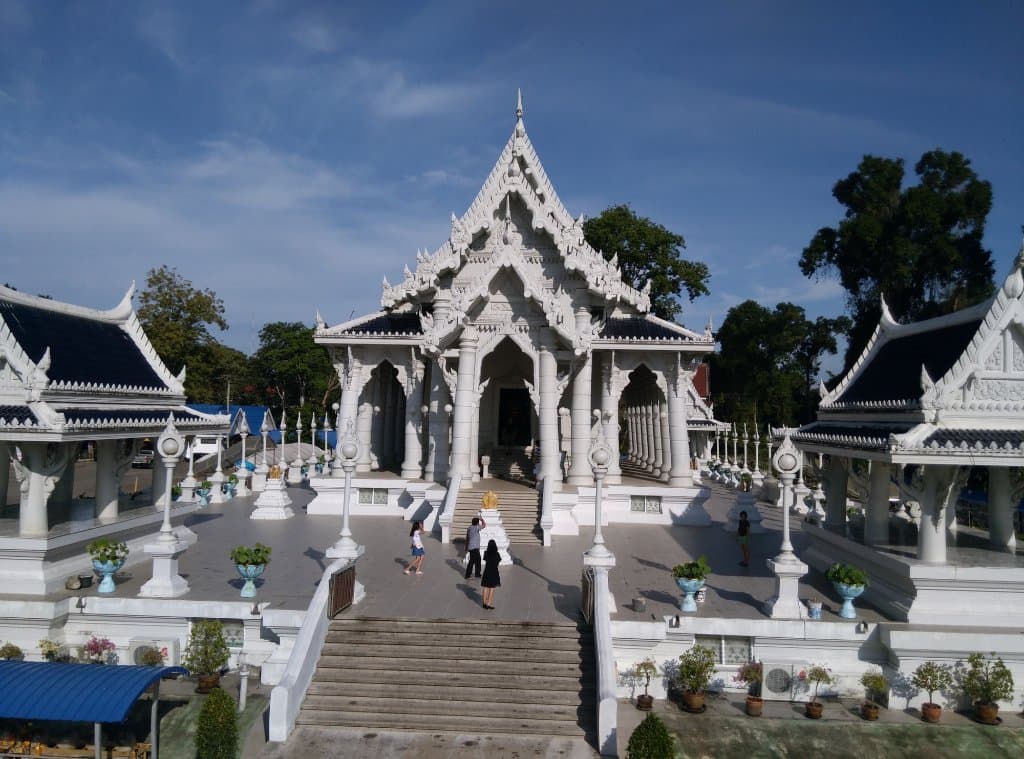 main wat building