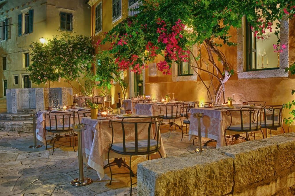 VENETIAN WELL SQUARE 