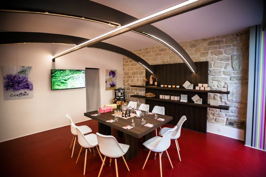 Maison Candora organizes perfume creation workshops in the heart of Paris