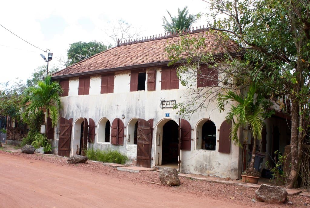Bar/restaurant in pottery village