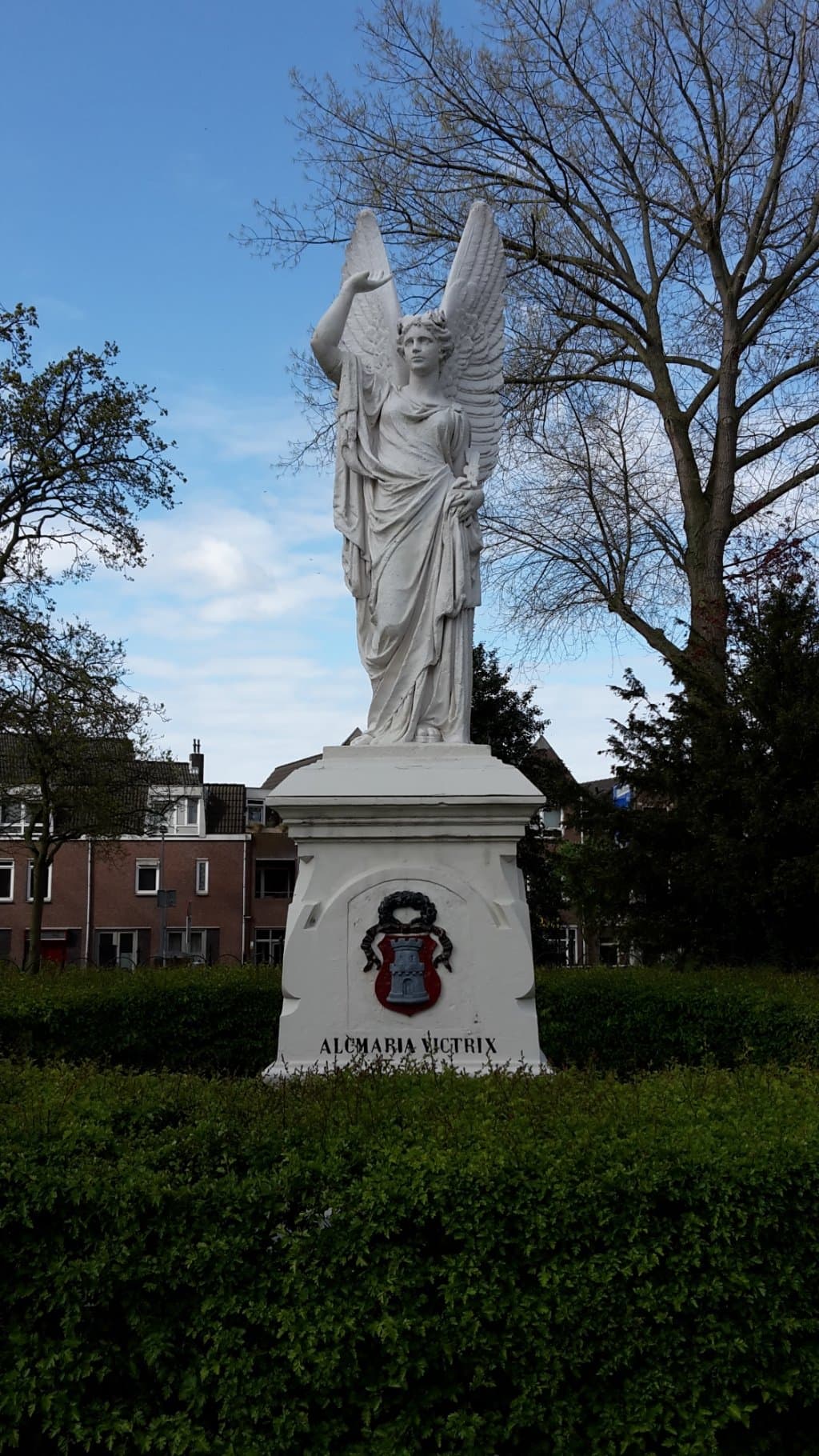 the bottom part depicts the city sign of Alkmaar