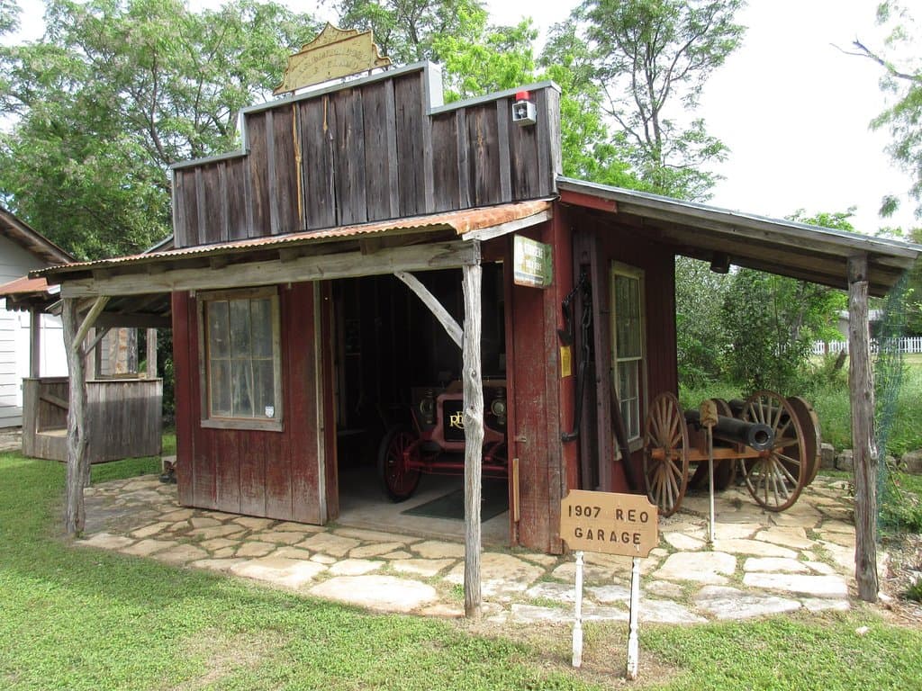 REO Garage 1907