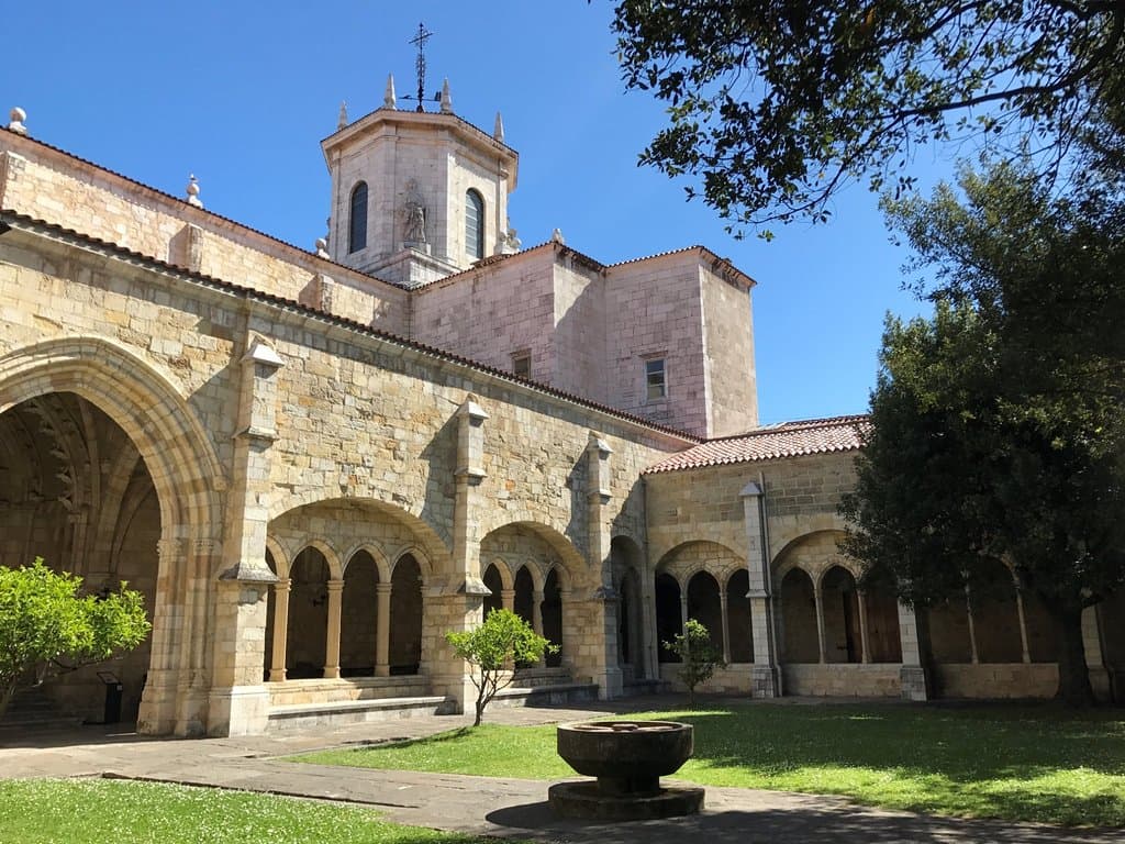 Claustro de la Catedral de Santander.