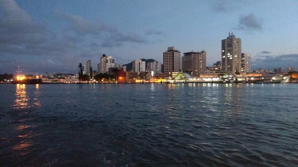 saindo de Navegantes indo para Itajaí - ferry boat - R$ 8,75 por veículo