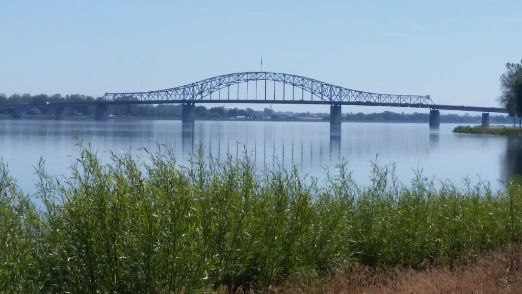 Bridge cross Columbia River from Sacagawea Heritage Trail
