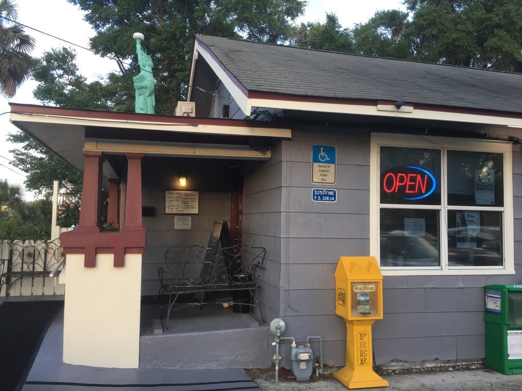 New Yorker Deli & Pizzeria