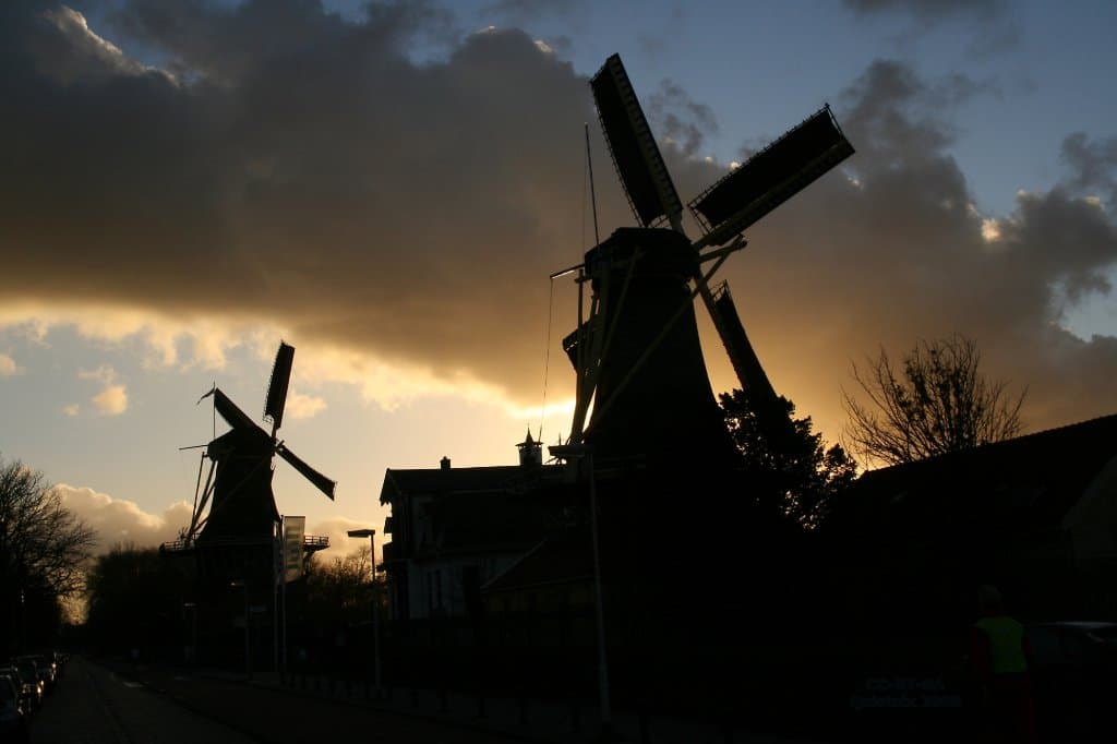 Snuifmolens De Ster (L) en De Lelie (R)