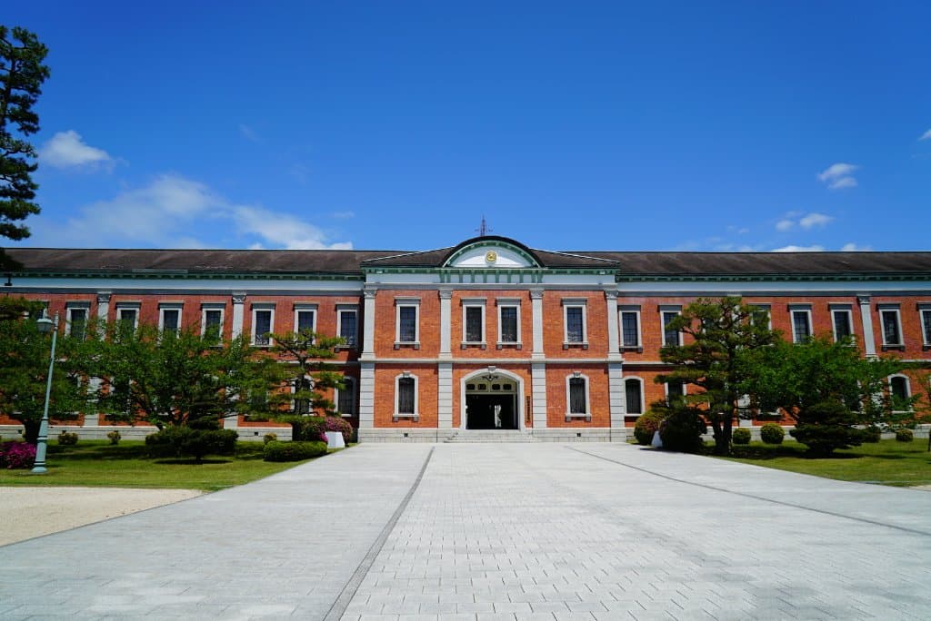 幹部候補生学校校舎（外観のみ）