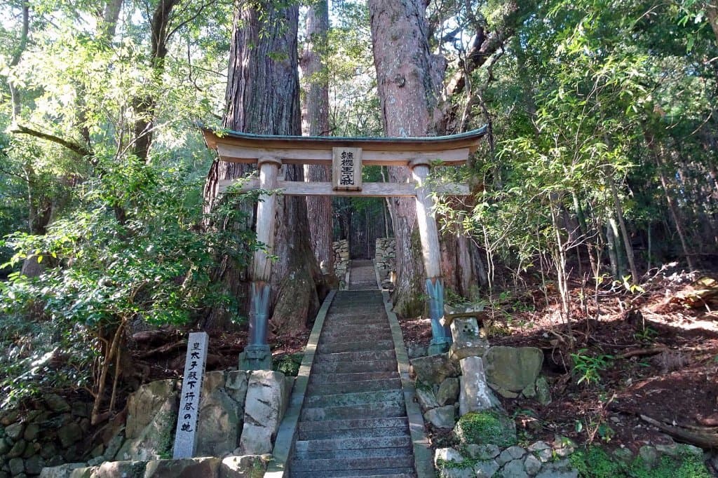 石段と鳥居