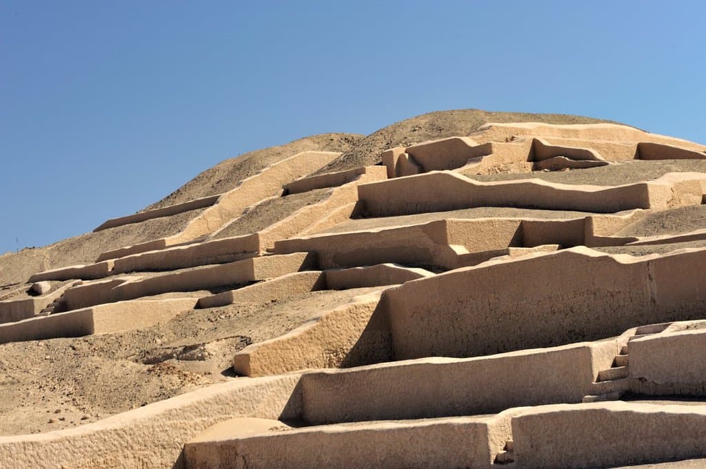 Pirámide, pasillos y diferentes nivles