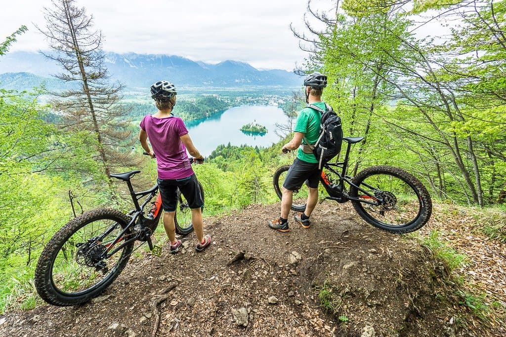 Enjoy the pleasure of going on long excursions and climb easily to the scenic viewpoints.