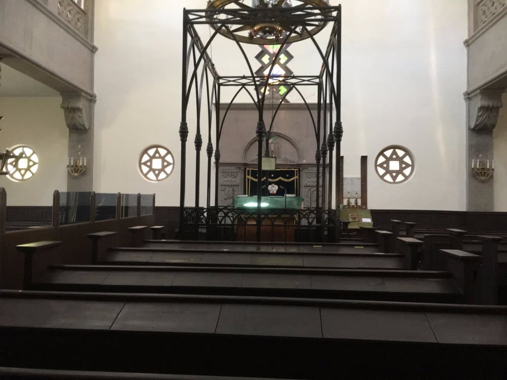 פנים בית הכנסת