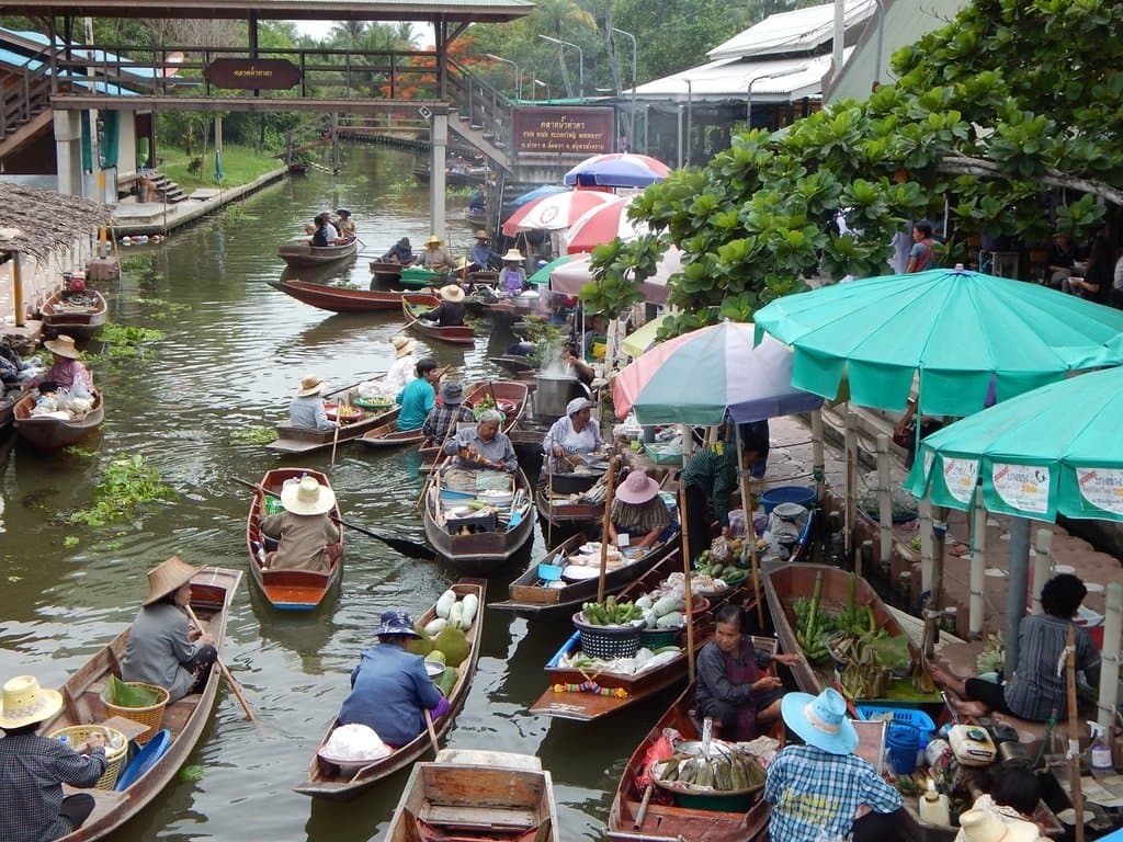 Tha Kha Floating Market on a Sunday morning at about 8:30 am.