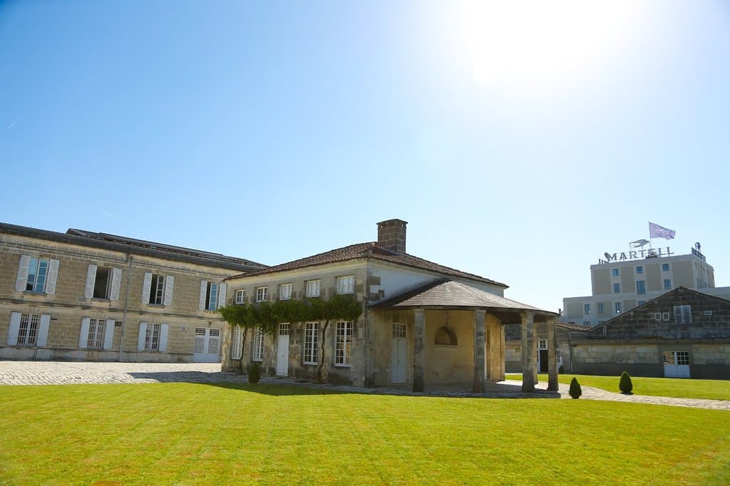 Depuis sa fondation jusqu’à nos jours, vous découvrirez l’histoire et la philosophie de la Maison