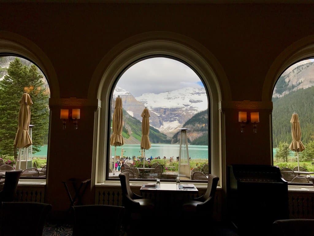Lakeview Lounge