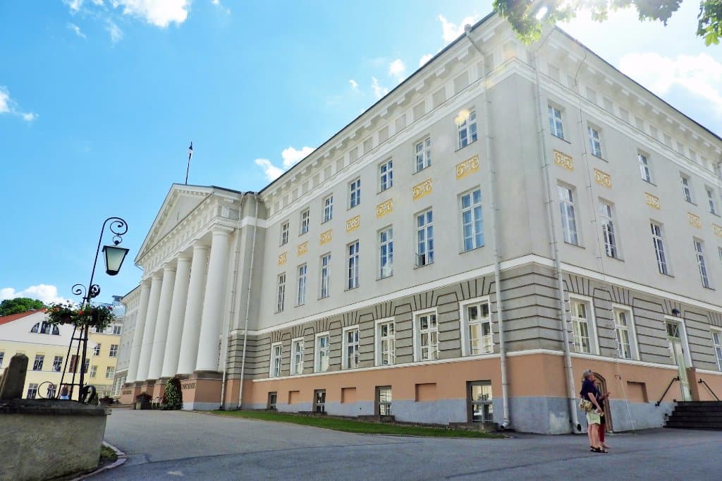entrée de l'Université de Taru pour le pavillon en art