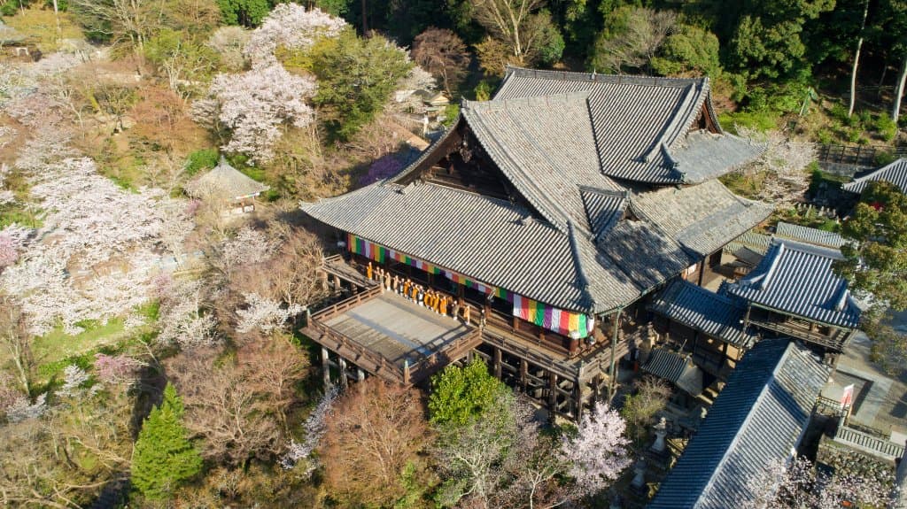 ドローンにて撮影、毎朝の遥拝の風景