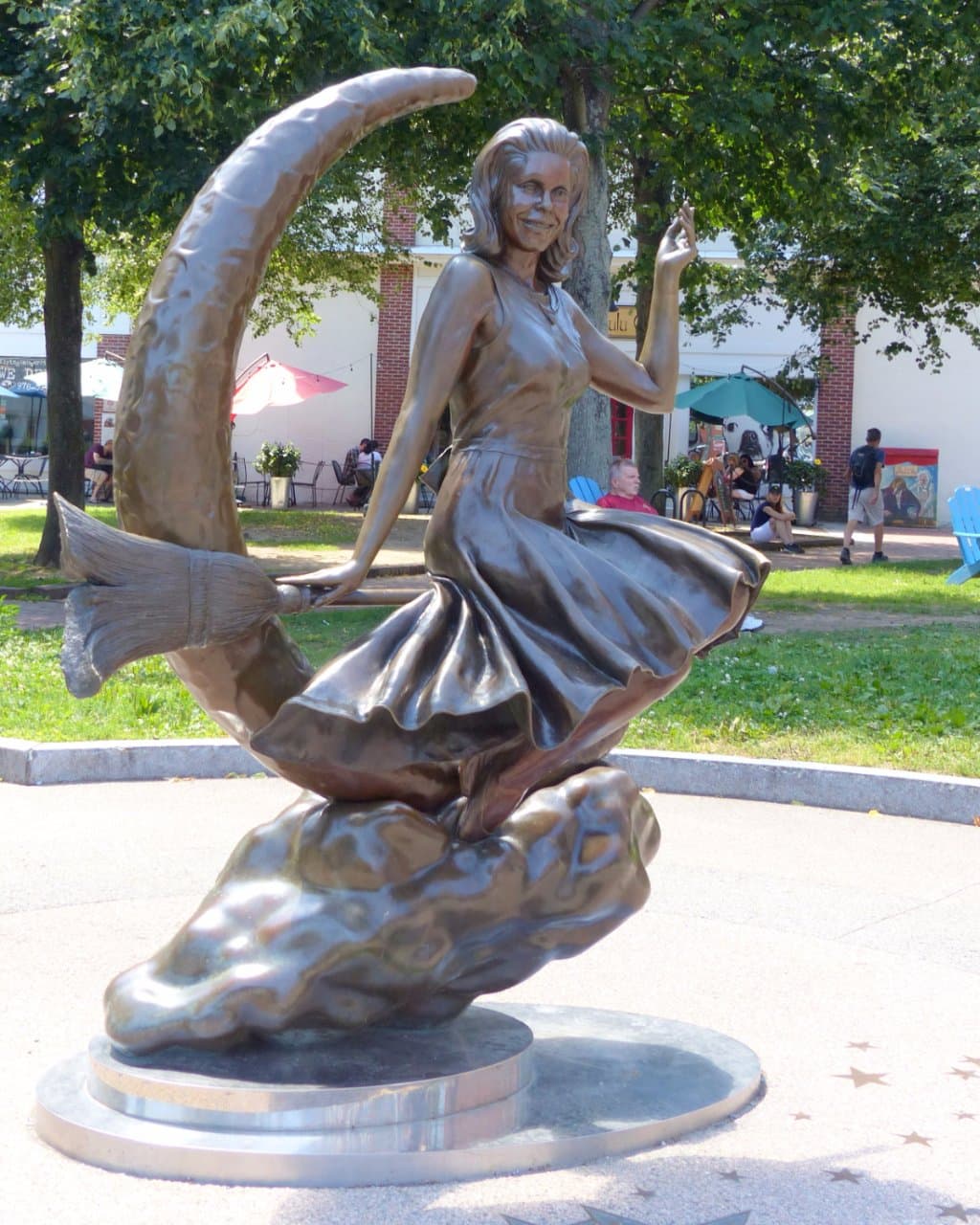 Bewitched statue in Salem MA