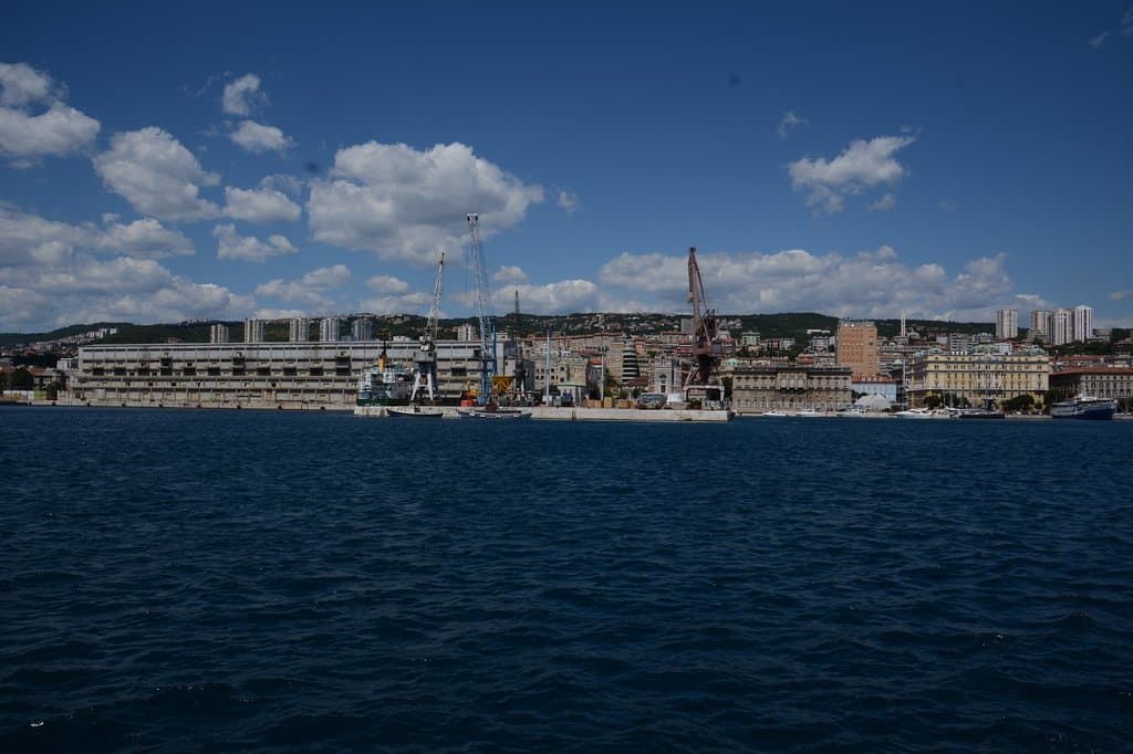 kikötőoart látképe