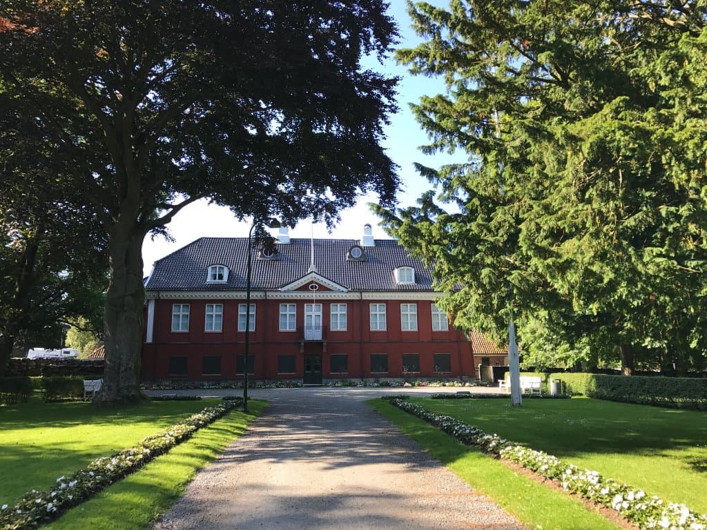 Ledaal Manor