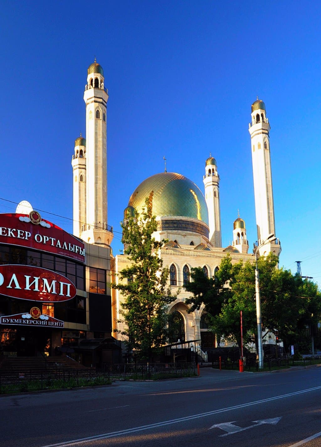 Красавица мечеть утром, днём и вечером