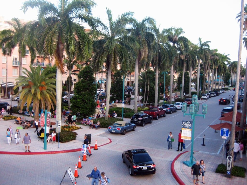 Blick vom Amphitheater auf Mizner Park - Traumkulisse
