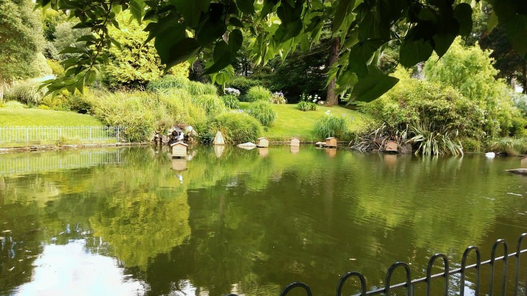 Le jardin publique de Cherbourg sous un doux dimanche de juillet ensoleillé...