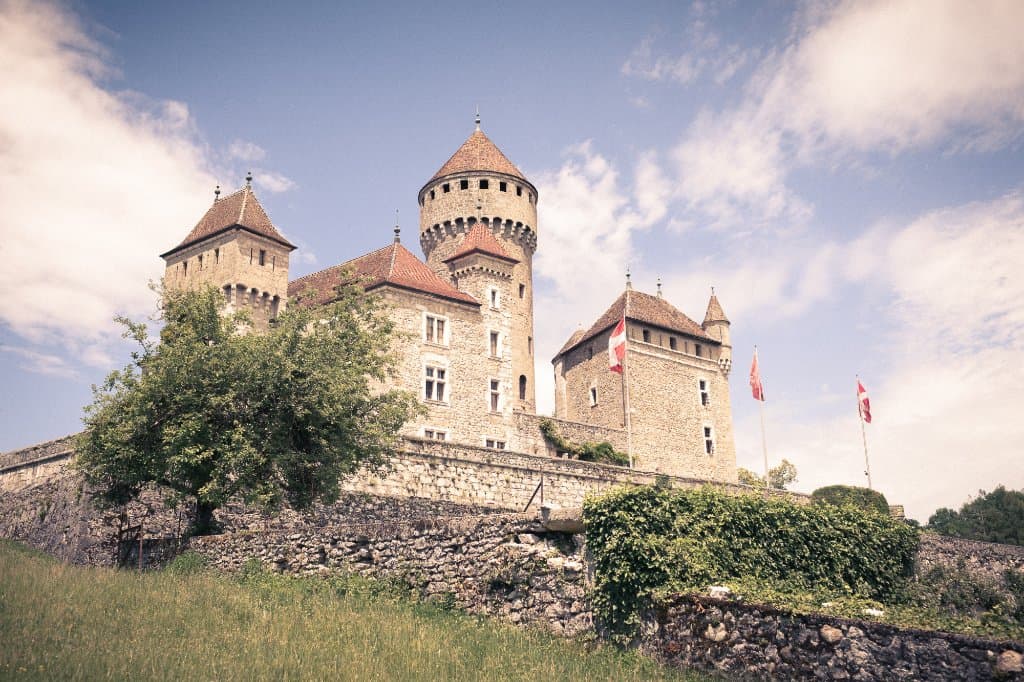 Montrottier depuis la lice de joutes. 