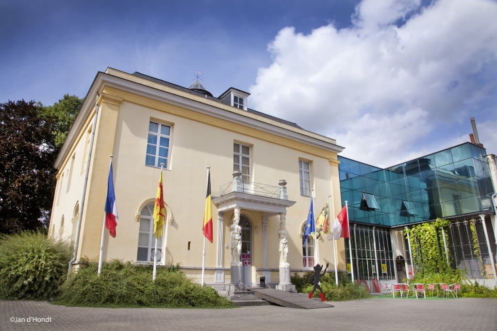 L'Hôtel Peeters abrite le Musée des arts de la Marionnette, un bâtiment exceptionnel du 19e sièc