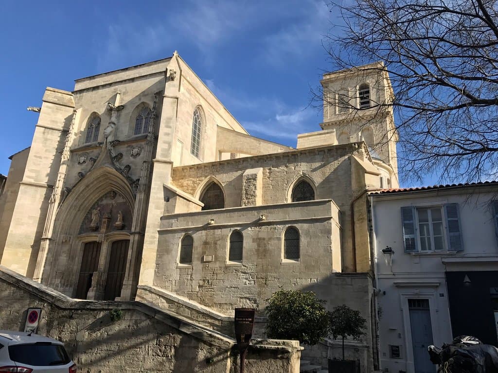 Saint Agricol. Vue de l'extérieur. Façade rénovée.