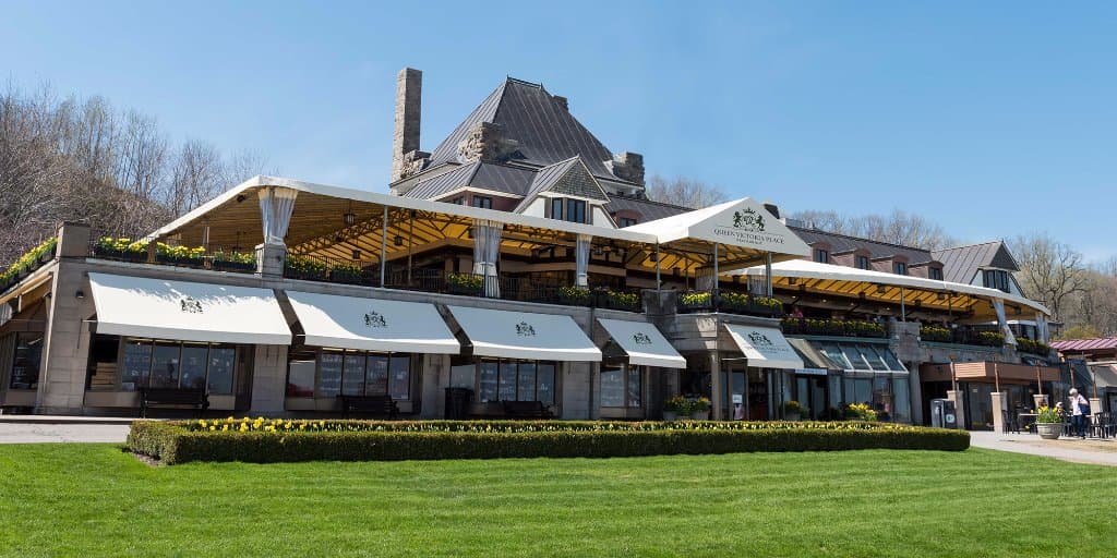 Queen Victoria Place Restaurant overlooks the falls with stunning panoramic views