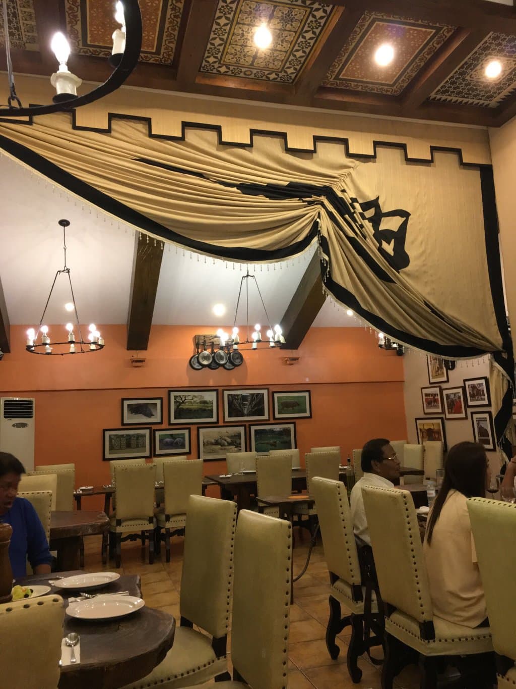 Ipar's Restaurante Y Bar De Tapas