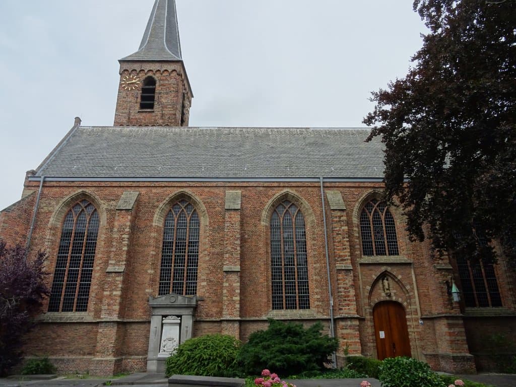 -16de eeuwse Dorpskerk Wassenaar met fragmenten 12de eeuw- 