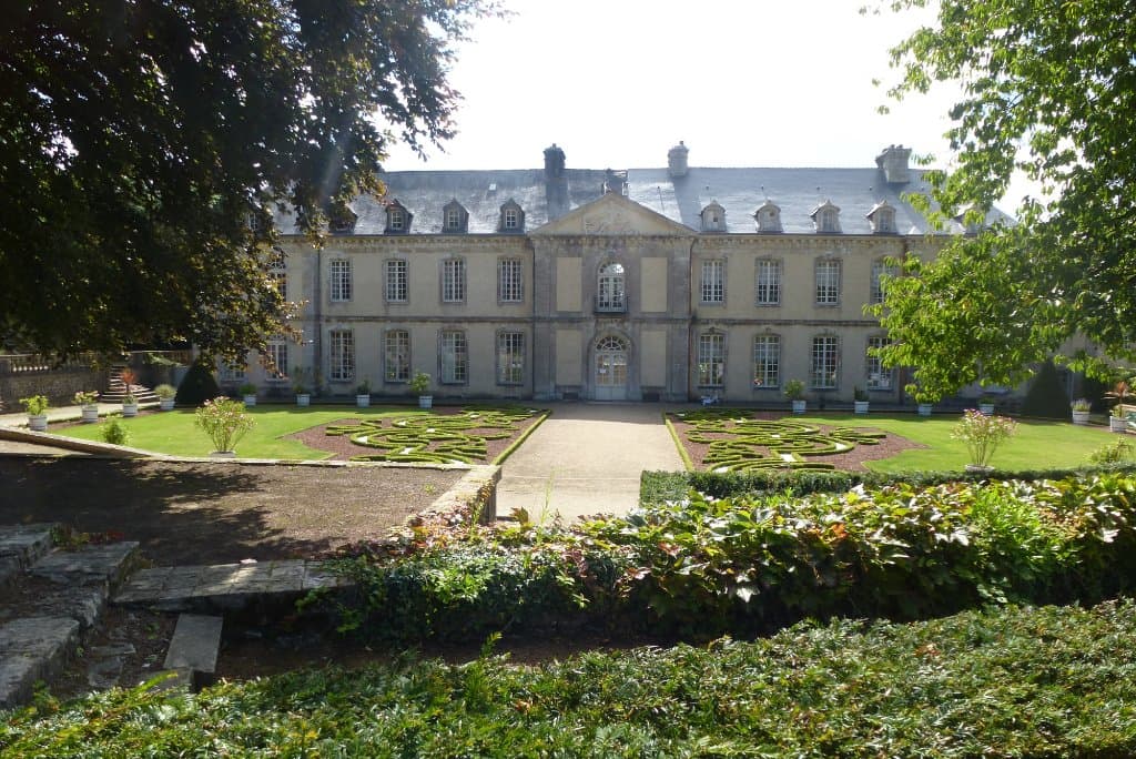 Façade arrière vue du jardin