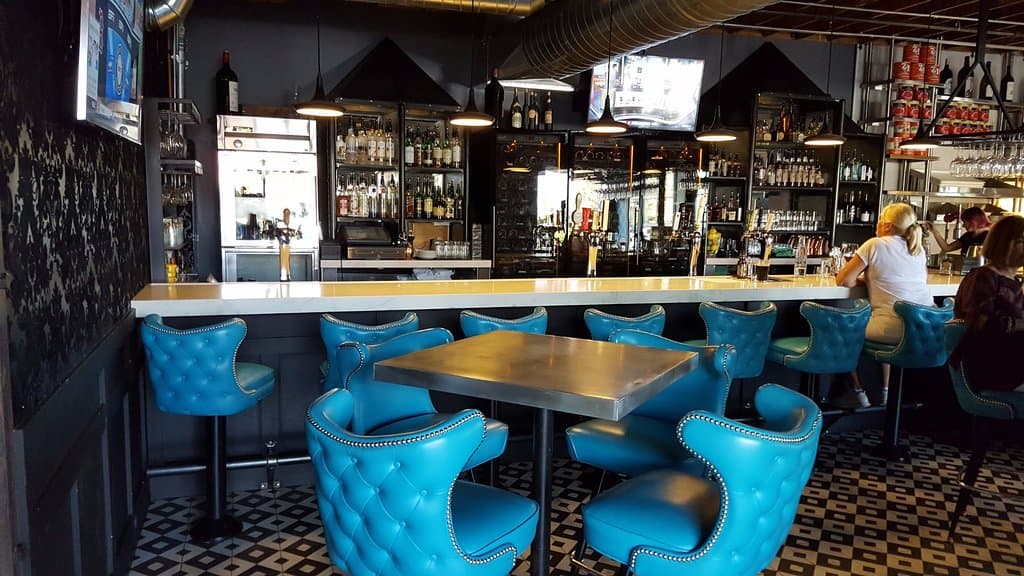 Wive Dive Bar