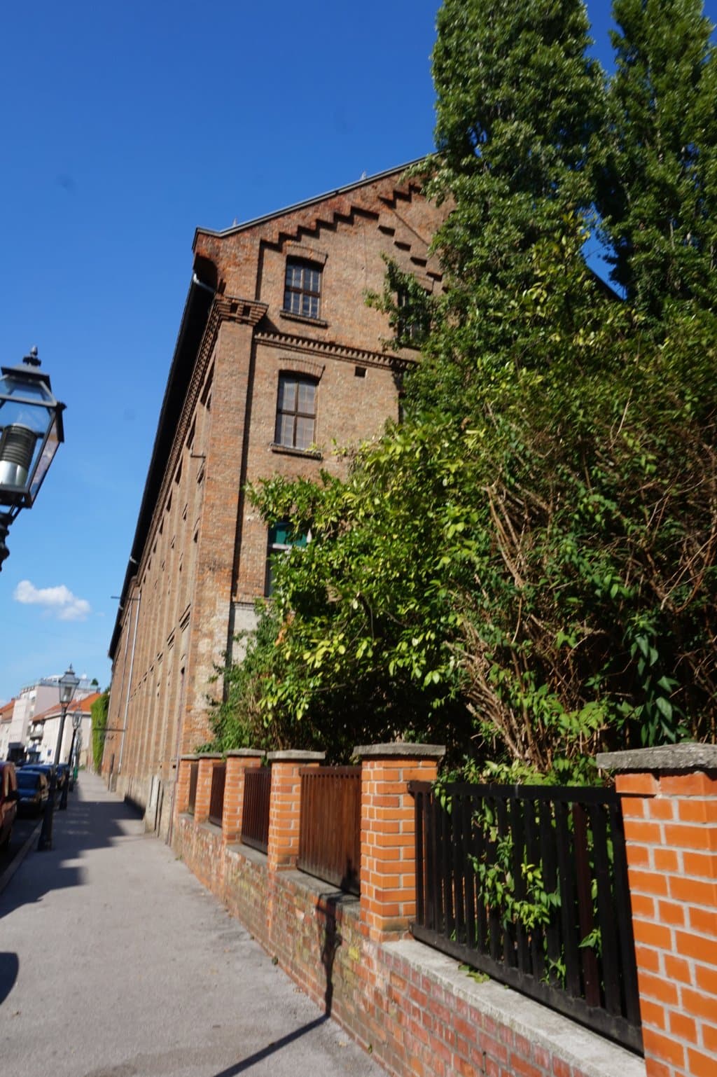 Le site du msée, une ancienne courroirie.