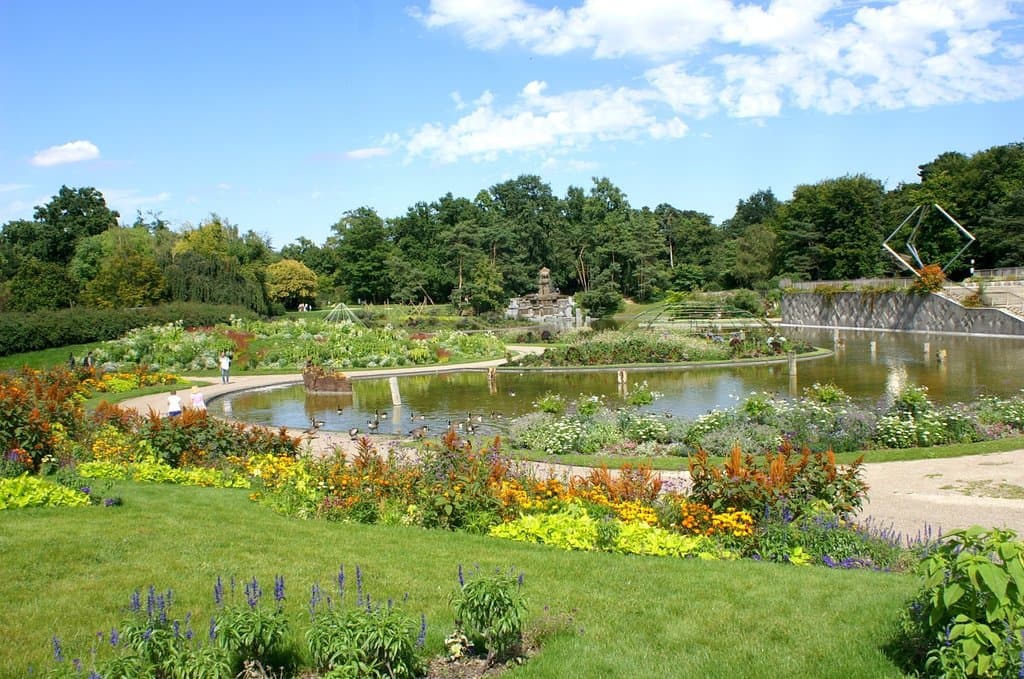 Explore the Parc Floral de Paris