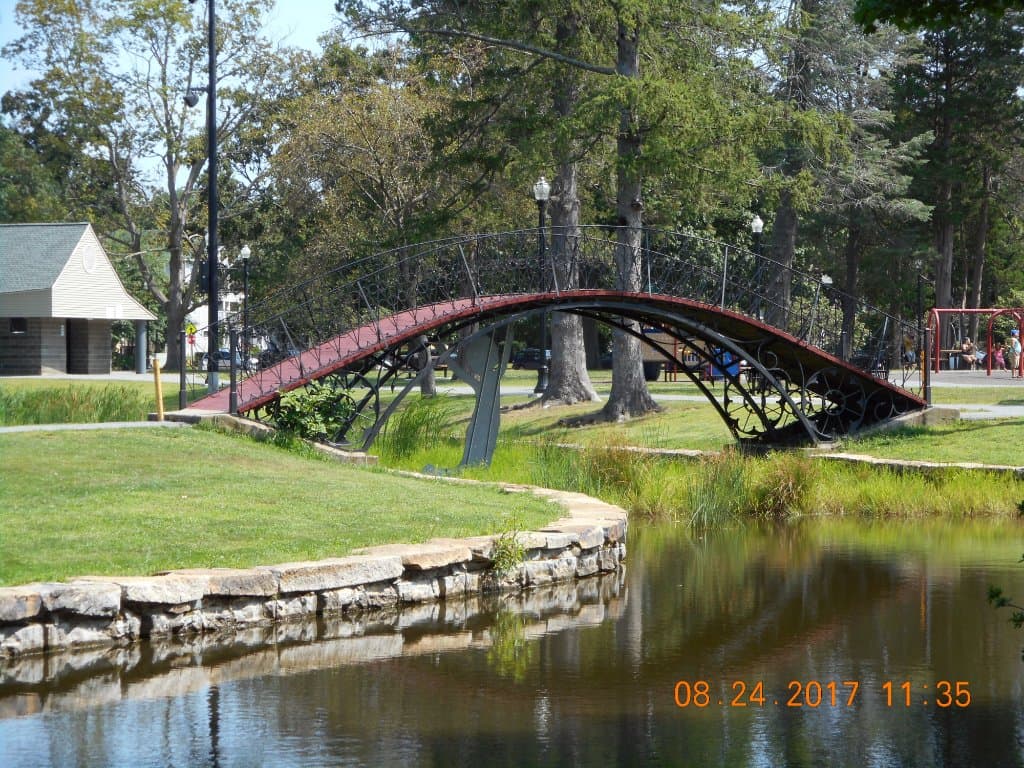 This bridge is very steep. Easy for kids. Elders may struggle.