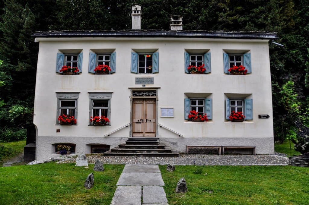 Facciata in un tiepido giorno d'agosto