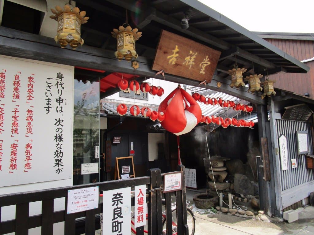 施設入口