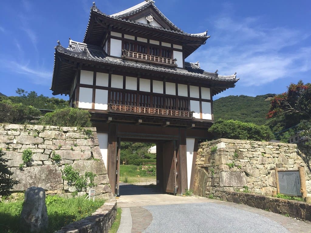 가네이시 성의 정문