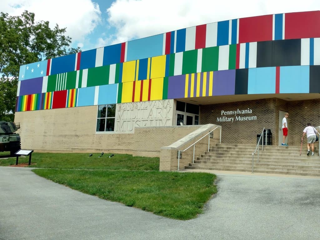 Building entrance. The medals are explained inside.