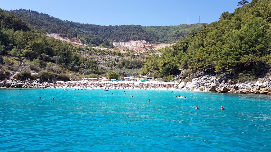 Вид на пляж с моря